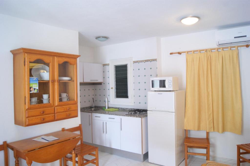 Apartaments California Кала-эн-Бланес Экстерьер фото